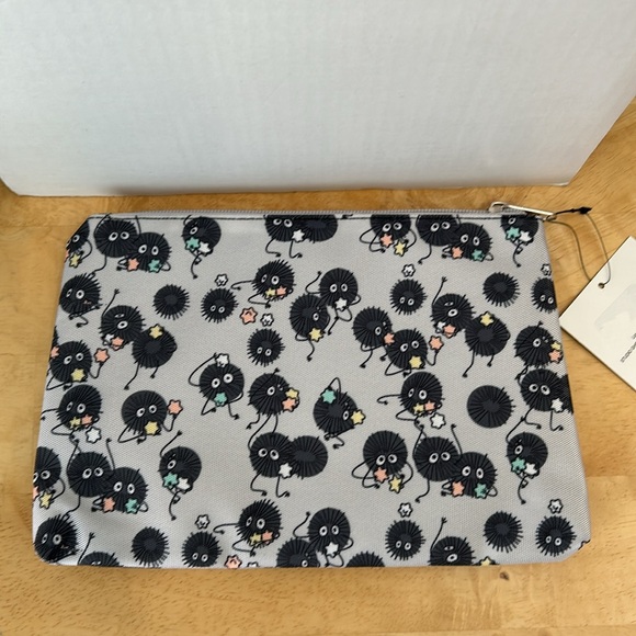 Studio Ghibli Spirited Away Soot Sprite Makeup Bag - Picture 4 of 16